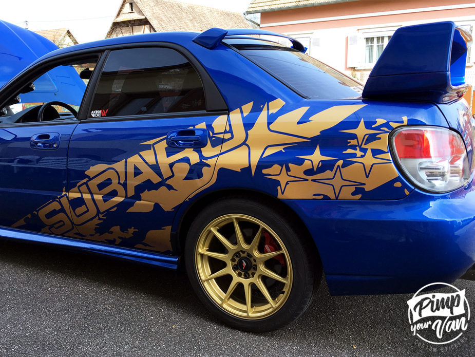 SUBARU-custom-voiture-sport-sticker-pimpyourvan-conducteur